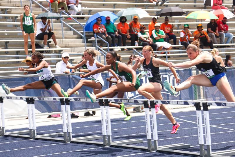 Women hurdles 